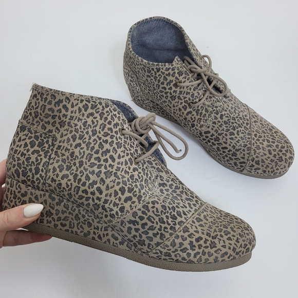Toms Kala Desert Wedge Cheetah Suede Boots 6 YOUTH 8 WOMENS - Picture 1 of 9